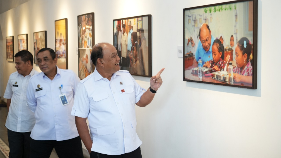 Kepala Badan Gizi Nasional Tanjung Balai Apresiasi Pameran Fotografi Satu Tahun BGN Tanjung Balai